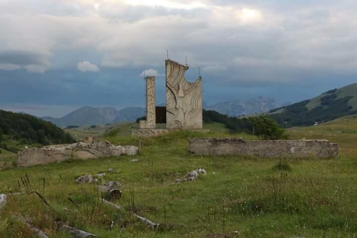 Katun Ljeljenak Hotel Plužine Buitenkant foto